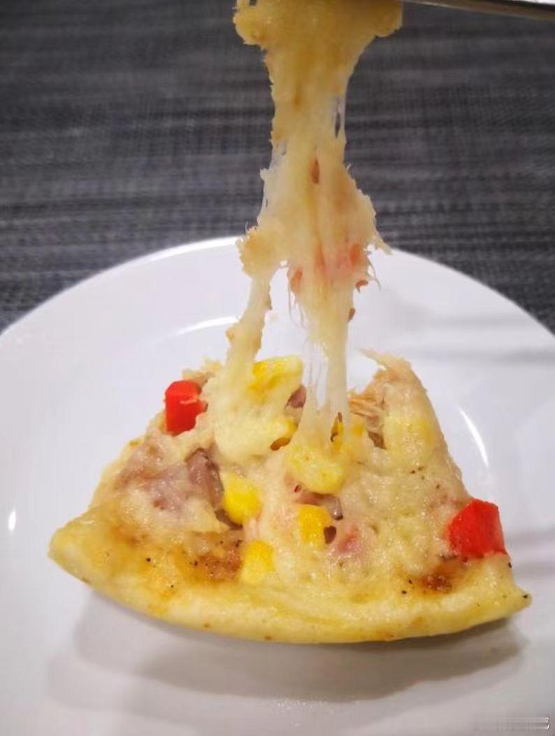 Labubu肉松披萨哇塞！独特的肉松与披萨搭配，咸香风味令人上头，拉丝芝士更添美