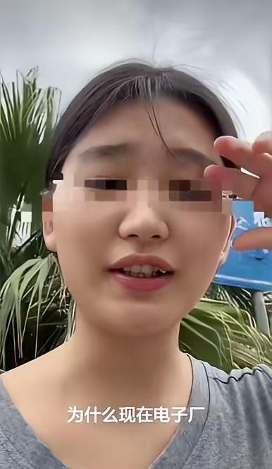 女孩千万不要纹身，一旦纹身真的很难找到好点的工作。你看，这位漂亮的女孩就是因为纹