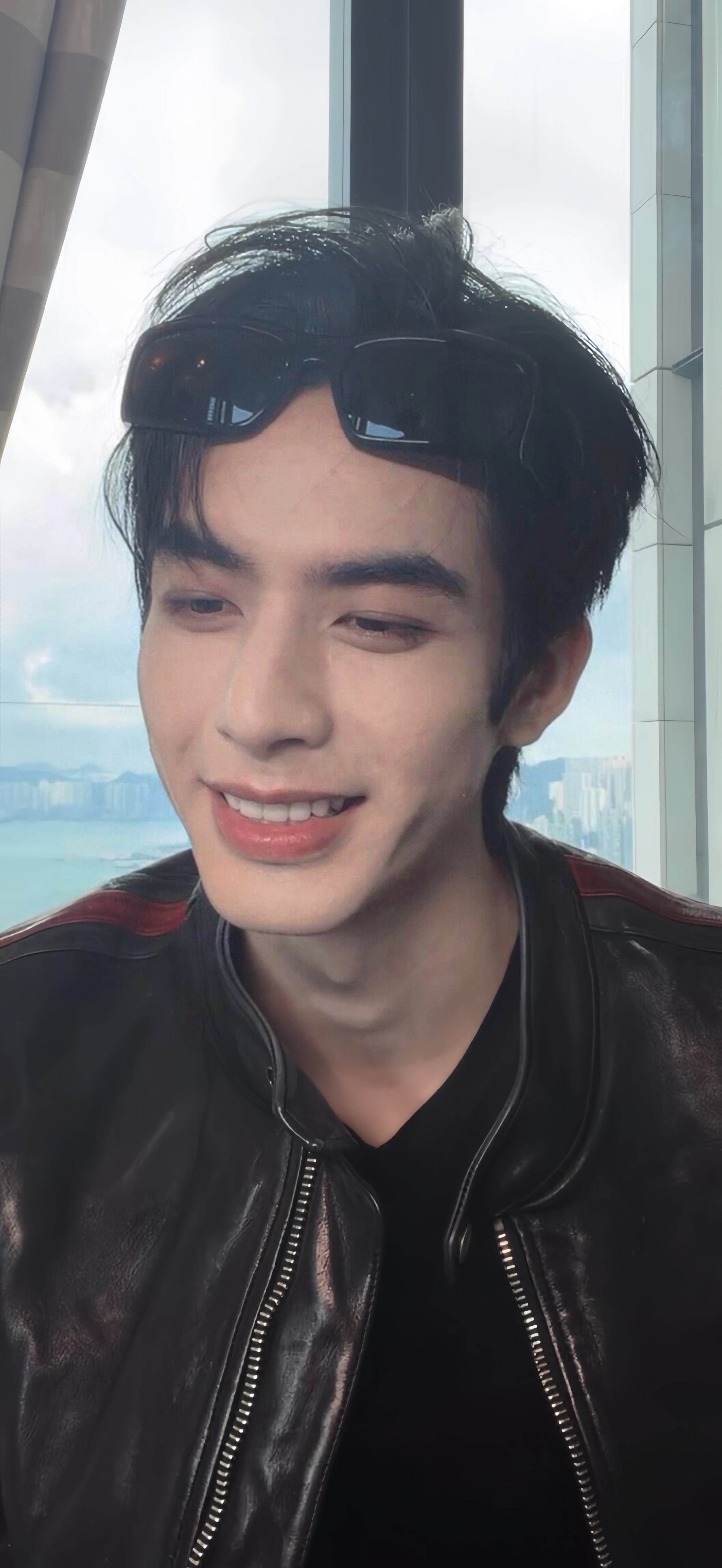 随便一截都这么好看宋威龙遇到难回答的问题又不说话了 宋威龙直播回应进组