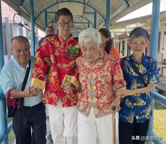 91岁老太太逼婚67岁老头，竟然是为了蹭饭？马来西亚那家养老院里，出了个大新闻！