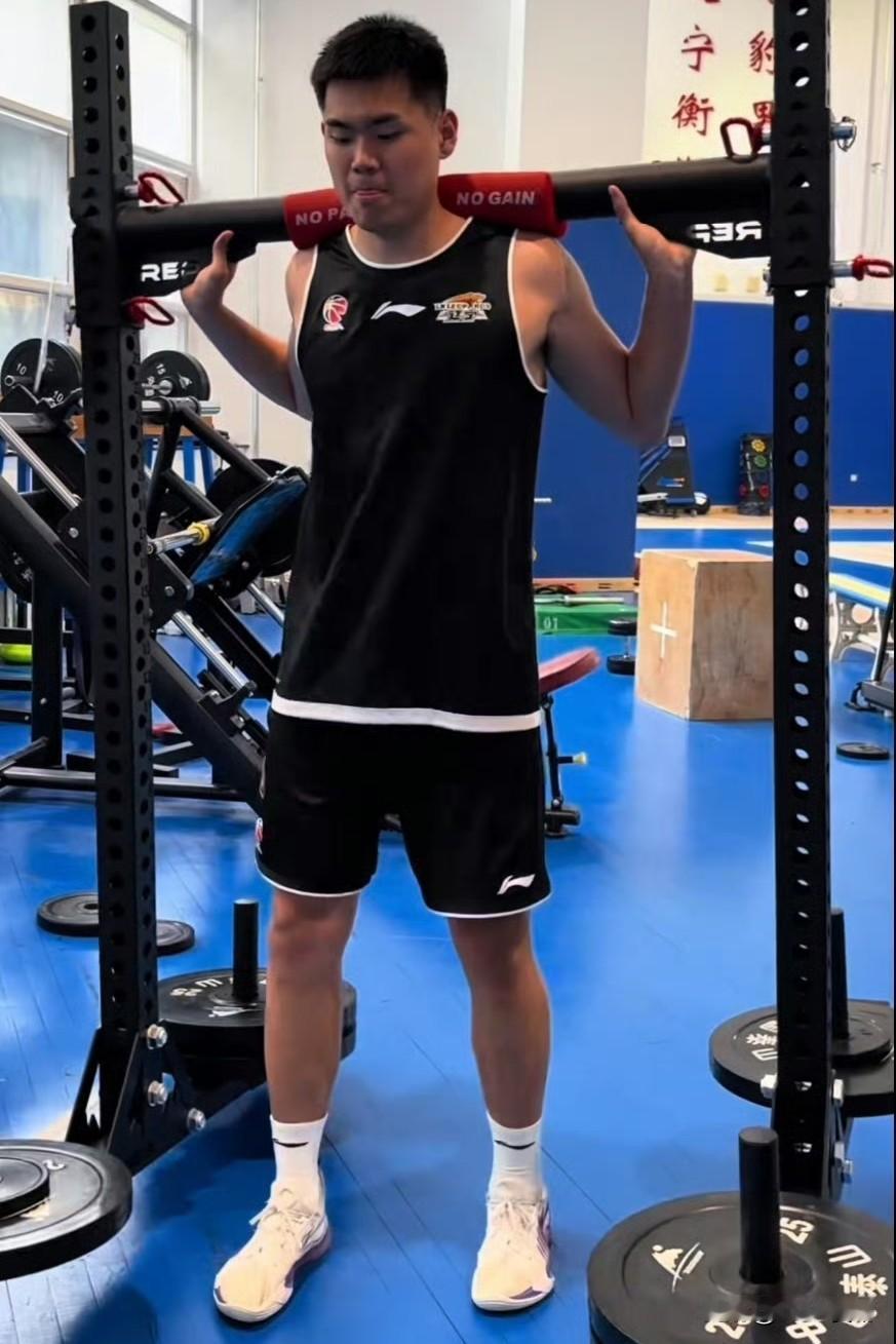 在西丁联赛结束后，辽宁男篮的小将黄秋实和张峻豪两人重返国内调整。虽然俱乐部没有要