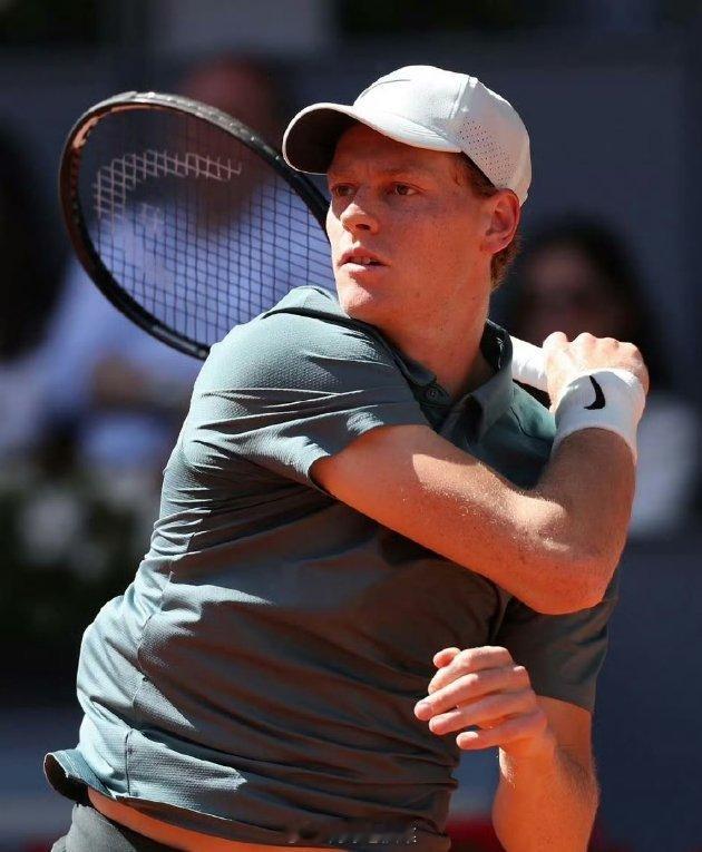 辛纳晋级八强💪ATP1000 罗马大师赛第四轮，头号种子辛纳直落两盘以6-2 