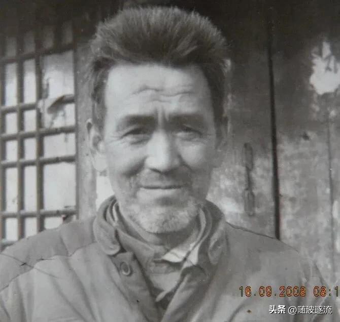 偶尔重入江湖的父亲（四）
在父亲离去很多年之后，我才开始慢慢的了解他的过去。
听