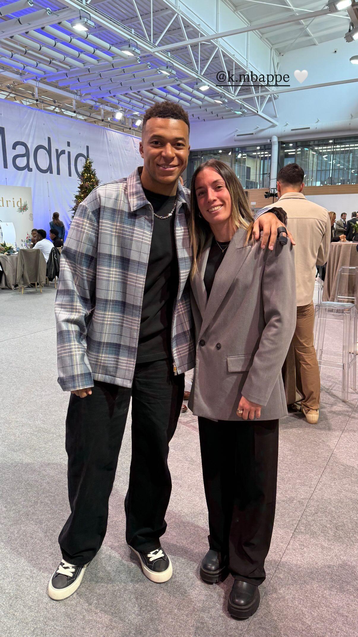 姆巴佩  和皇马女队球员伊娃·纳瓦罗📸😁👦🏽🥰姆巴佩