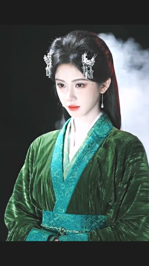 鞠婧祎露芜衣谢谢 鞠婧祎露芜衣定妆live鞠婧祎带着露芜衣给每个看《月鳞绮纪》的