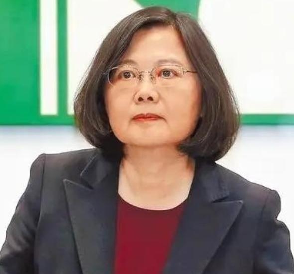美国慌了？惊觉中国根本没打算＂武统＂。什么航母、导弹、围岛演习，全是障眼法？不，
