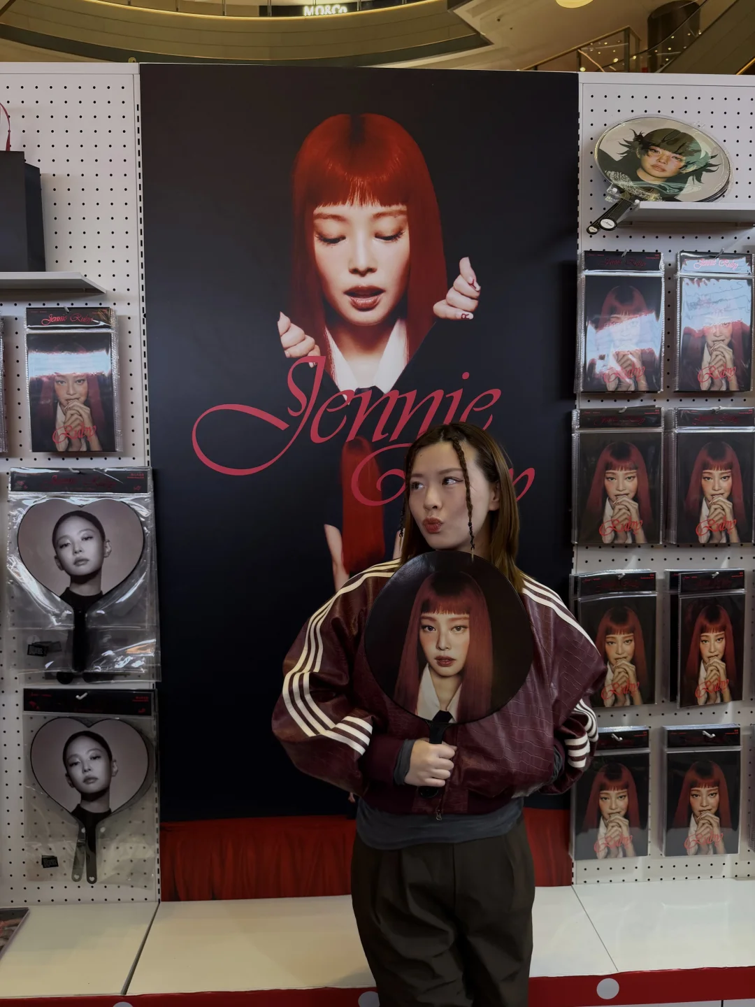 鳄鱼纹RUBY色外套🐊➕Jennie快闪店现状❣️