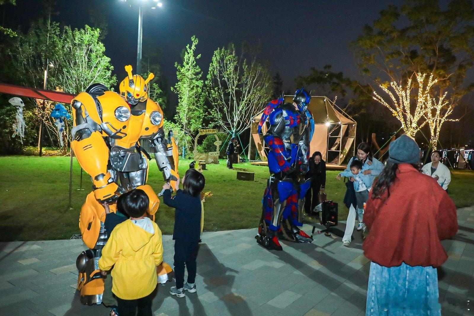 解锁杭州秋日最潮打卡地余杭未来探索日花式整活谁还没冲余杭中轴未来探索日我都会伤心