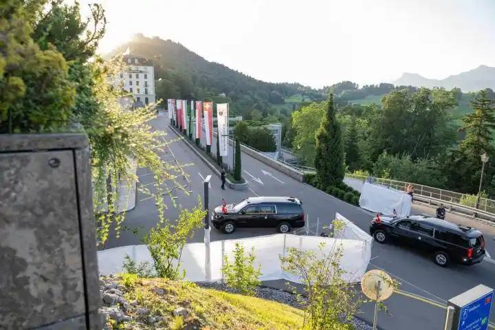 6月21日，美伊新一轮谈判在瑞士比尔根山度假村举行。

这场会谈规格不低，多方代