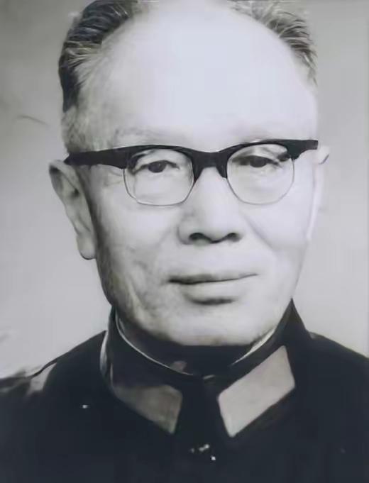 1942年，蒋介石给于学忠下令，让他秘密枪决万毅，于学忠收到电报后，顿时陷入两难