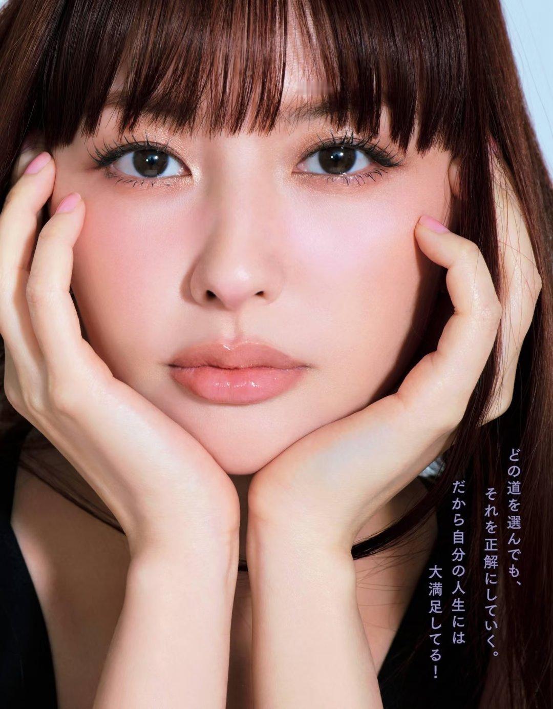 日娱新闻 小嶋阳菜 宫内茉优 铃木惠美 杂志《MAQUIA》2026年8月号 