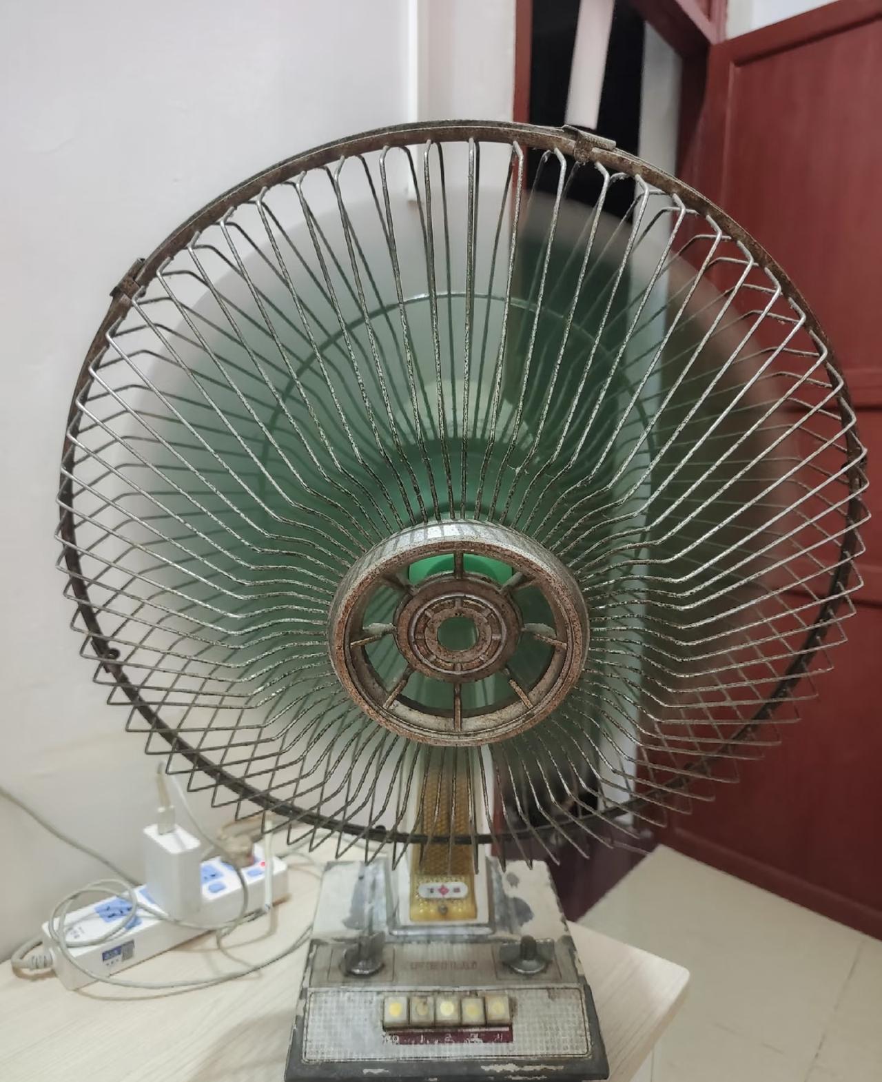 不明白，小时候没有空调这么热的夏天是怎么过来的，或者那时候身体好、扛热。
别说空
