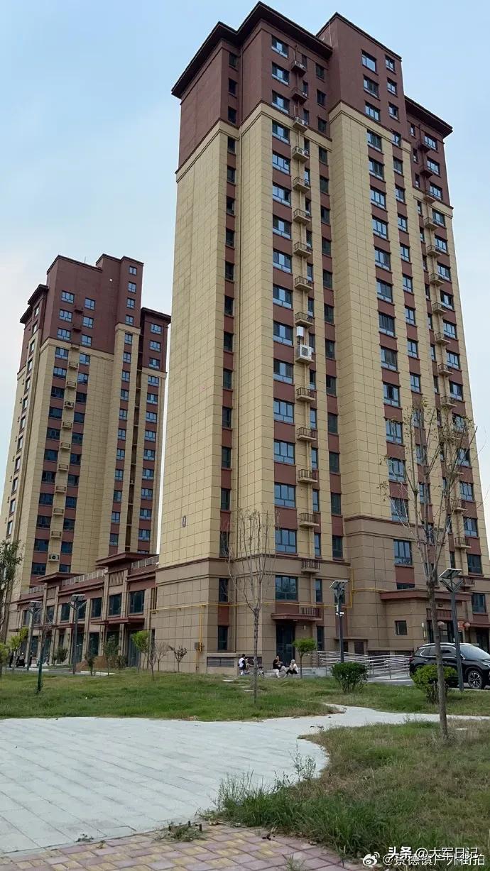 房价别大起大落，稳一点，老百姓心里才踏实
 
老百姓这辈子，最实在的家底就是房子