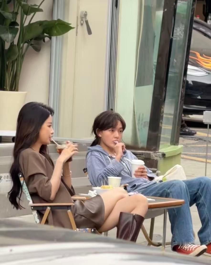 偶遇孙怡文淇拍戏网友偶遇孙怡文淇拍电影，期待两位的合作网友偶遇孙怡文淇拍戏