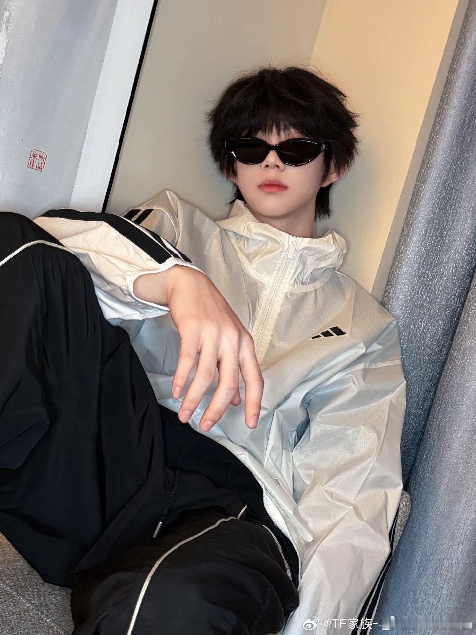 陈奕恒 专门和粉丝宝宝分享的开箱视频！这么帅，还这么会宠粉丝