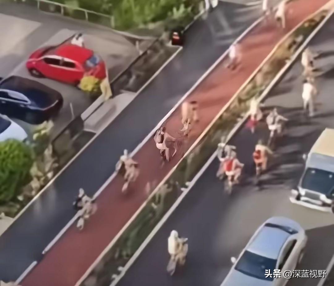这些人怎么想的？
​路透社报道，6月14日英国伦敦有1000多名一丝不挂的男男女