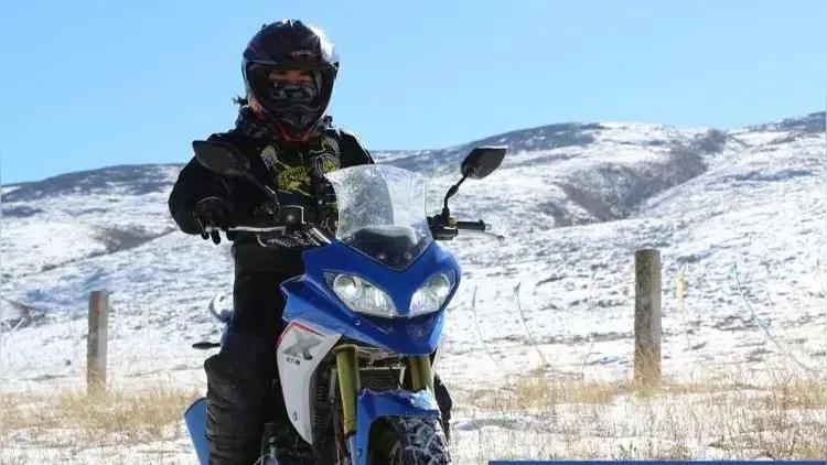 从一个穷困少年到引领中国摩托车行业登上世界舞台，这样的故事怎能不令人动容？张雪的