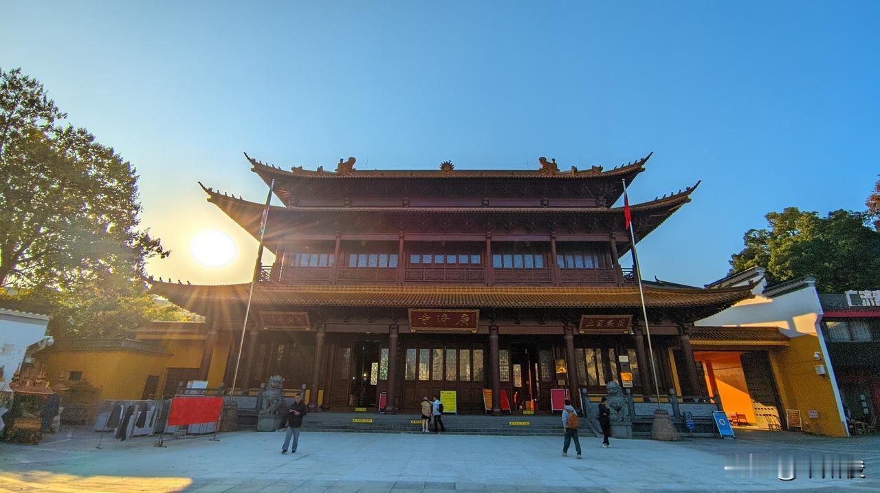 芜湖广济寺坐落于镜湖区赭山南麓，始建于唐乾宁年间（894-898），初名永清寺，