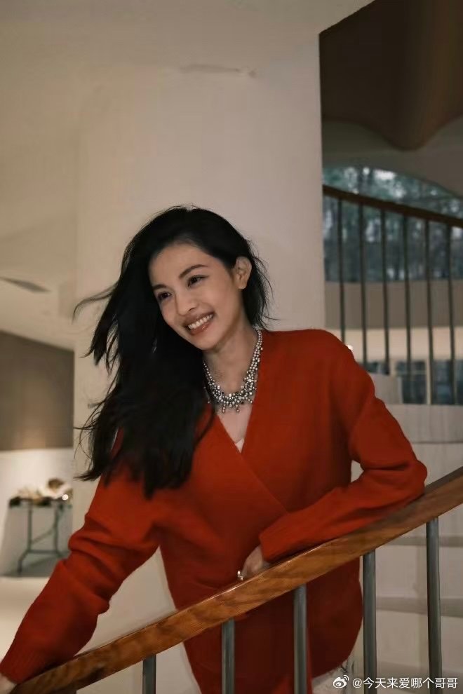 电视剧《爱情慢慢杀死你》佛山开机主演：陈伟霆、钟楚曦根据亦舒同名小说改编开机时间