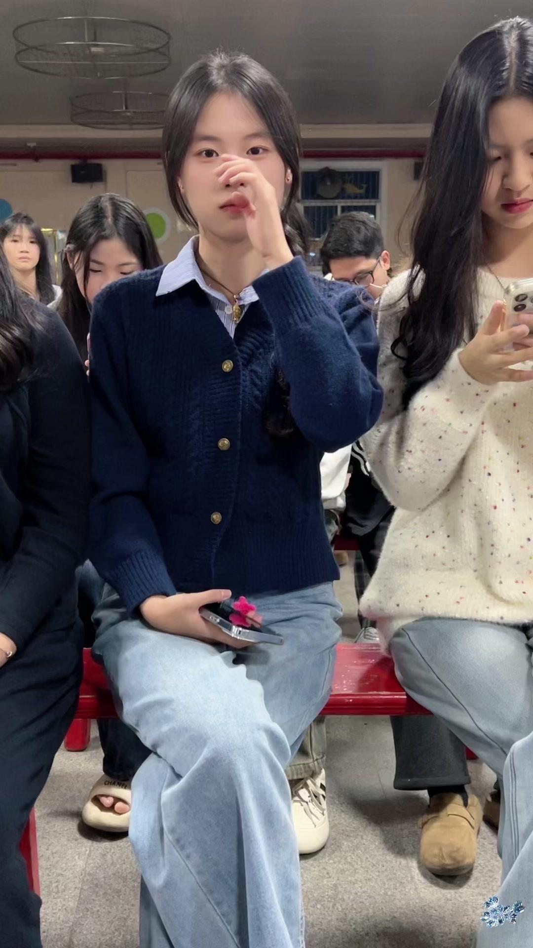 😍普宁桥柱标旗女孩，甜到心里！潮汕民俗里的标旗女孩，个个是清纯甜妹，红衣配红绸