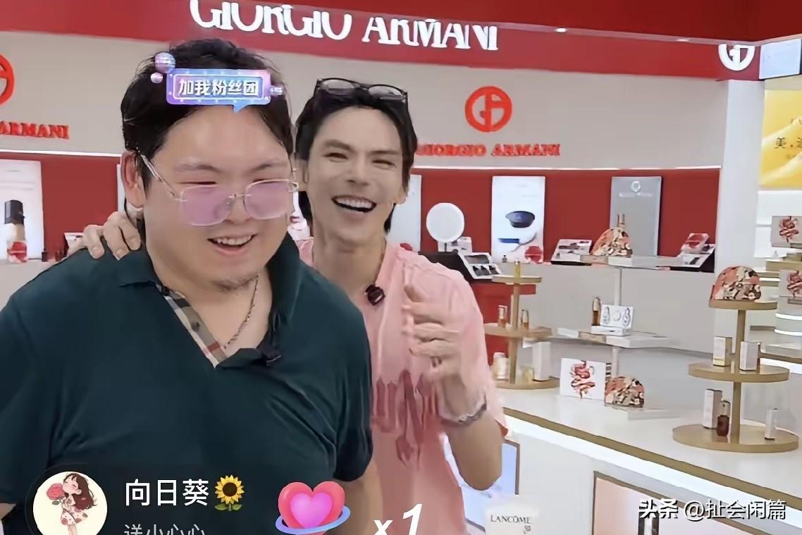 向太说，向佐和弟弟合体直播，不是她安排的。

是因为向佑看见了哥哥接受采访，说那