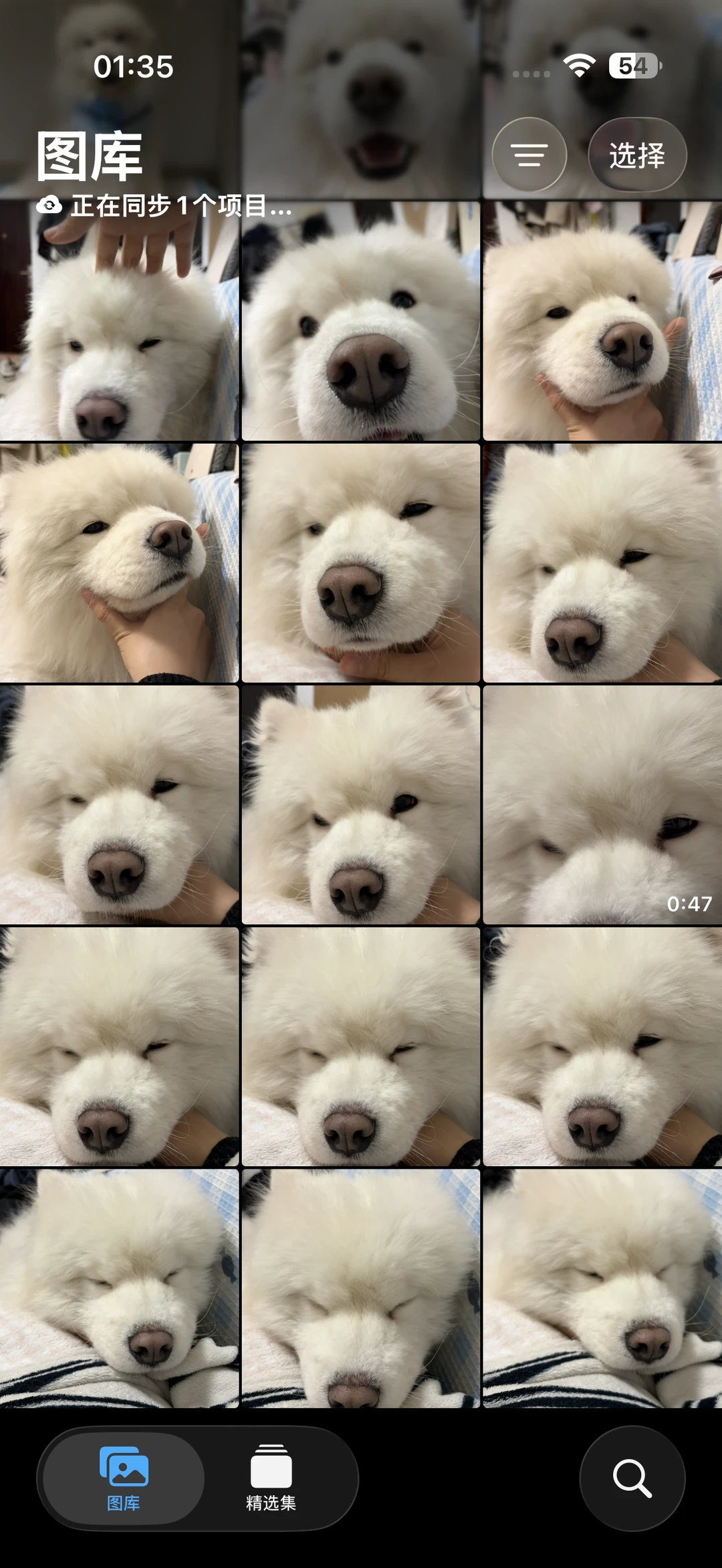 宝宝枕着我的手睡着了…
