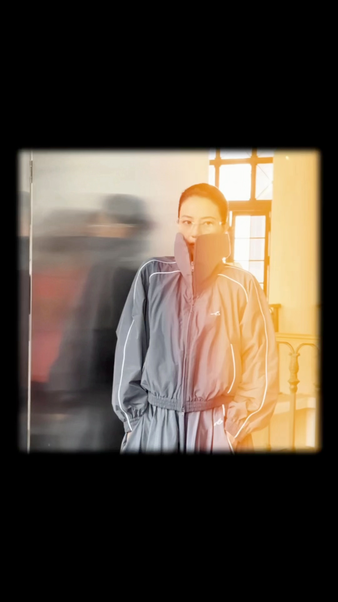 高圆圆风衣眼镜造型高圆圆风衣眼镜清冷感风衣搭配金丝眼镜直接解锁全新气质！往日温柔