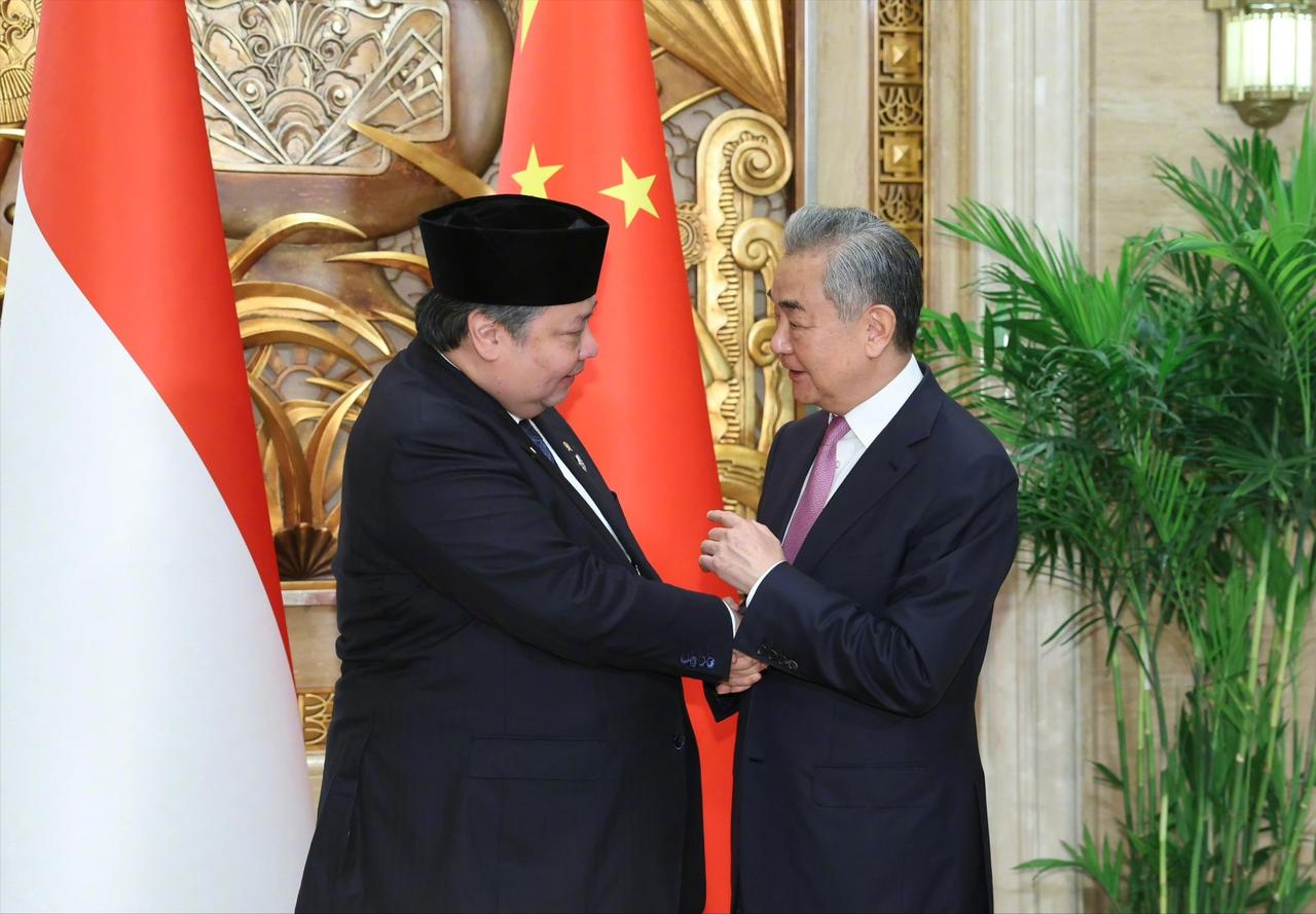 据外交部消息，2026年7月18日，外交部长王毅在上海会见来华出席世界人工智能大