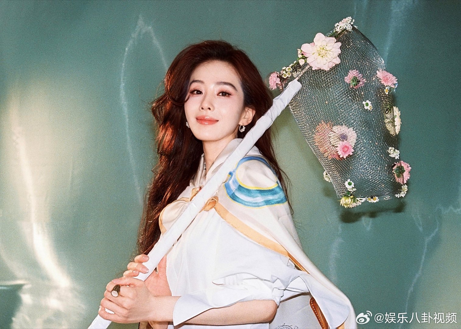 刘诗诗生日捧花撕拉片刘诗诗嘟嘴撕拉片杨幂连续五年为刘诗诗庆生 刘诗诗生日惊喜不断