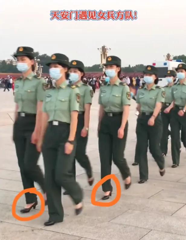 超乎想象！穿高跟鞋的女兵方队你见过吗？太奇怪了吧！居然穿高跟鞋齐步走！一想都浑身