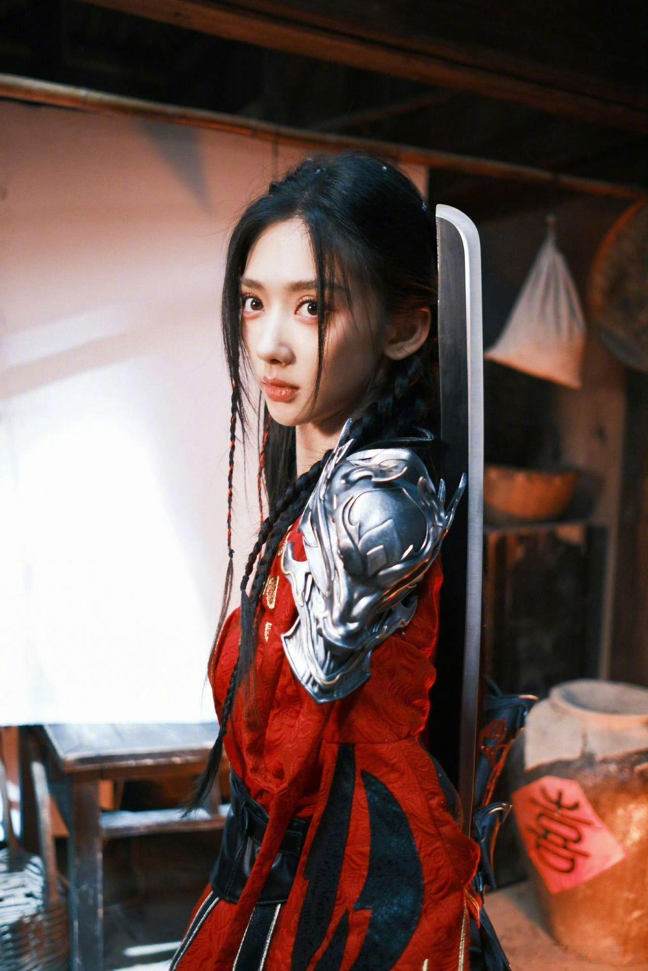 王影璐女将军味有了王影璐在《献鱼》里的女将军形象太圈粉！软萌甜妹和飒爽将军切换毫