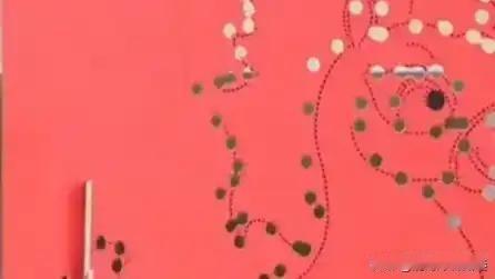 太震撼了！杭州一位小学生用气步枪作画的创意瞬间火爆网络，既硬核又充满童趣。

这