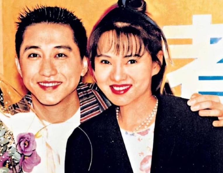 庾澄庆伊能静离婚十七年，抚养权归爸，儿子却成了答案。
2009年，两人先后发声明