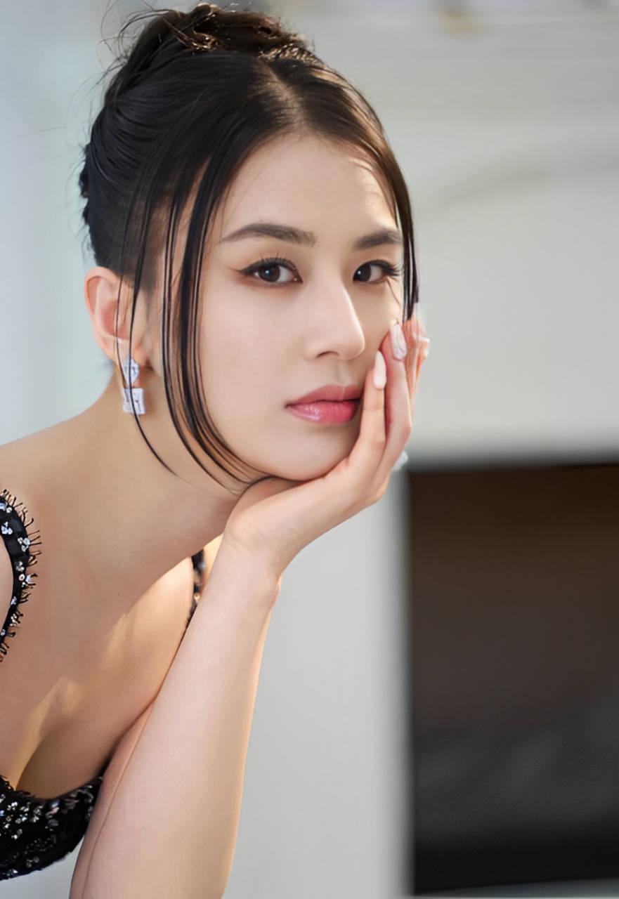 又美又松弛！43岁黄圣依离婚后晒游学照：已前往瑞士深造工商管理。真的，那个综艺里