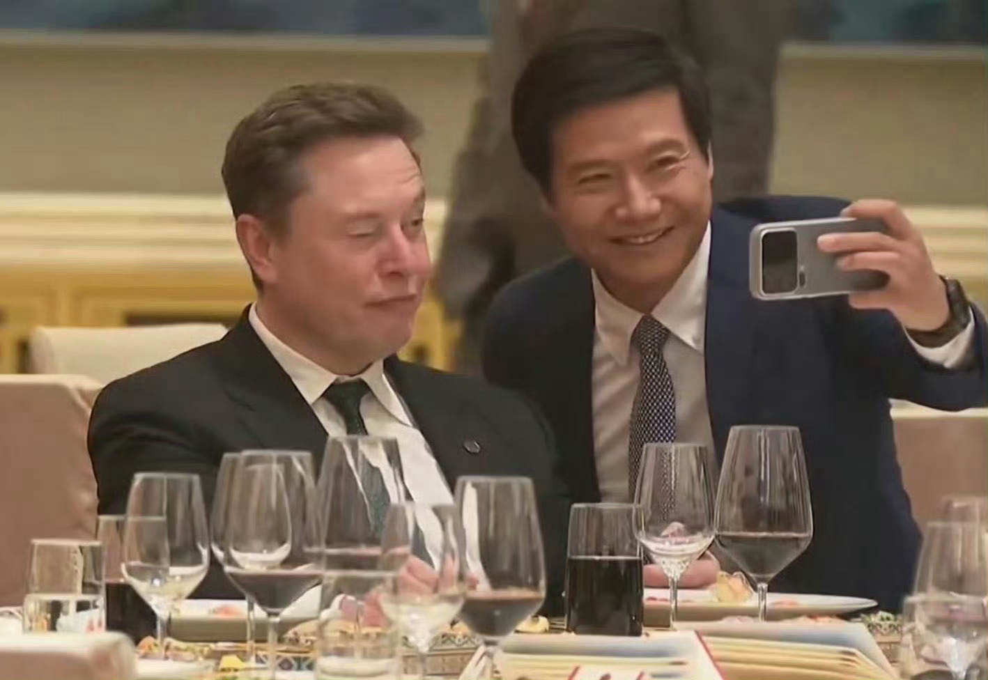 雷军马斯克合影不就是正常的合影吗？很多评论真的看不下去