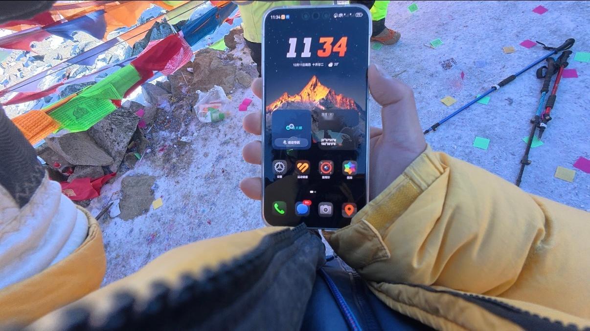 上次我也去了雪山 见证了Mate80的强大  零下10度左右，不仅屏幕亮，而且户