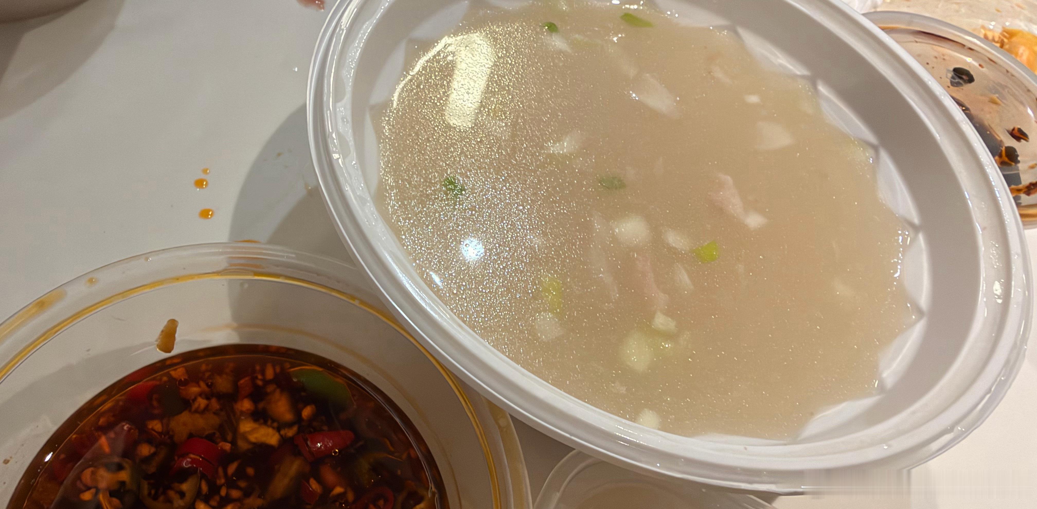 温酒打卡 ？点的四川老妈蹄花汤，送过来只有汤，没有猪蹄？问老板，老板说忘了，要不