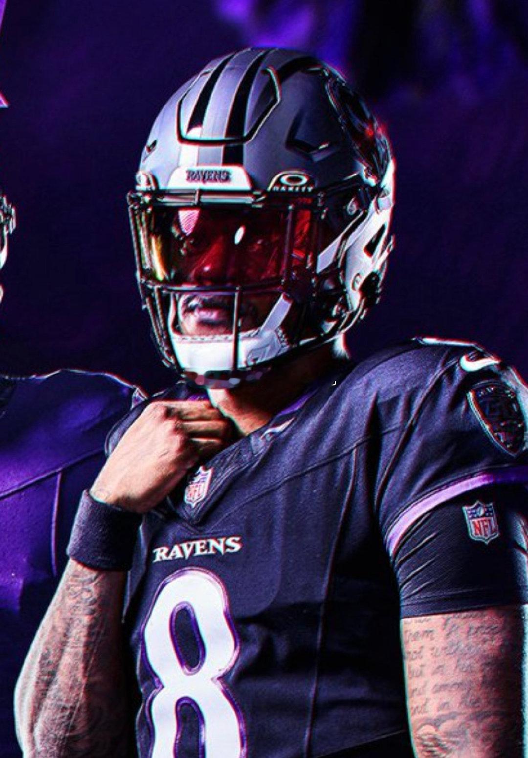 gear-earf乌鸦新头盔的光泽好像带点说法，看起来是反光黑 