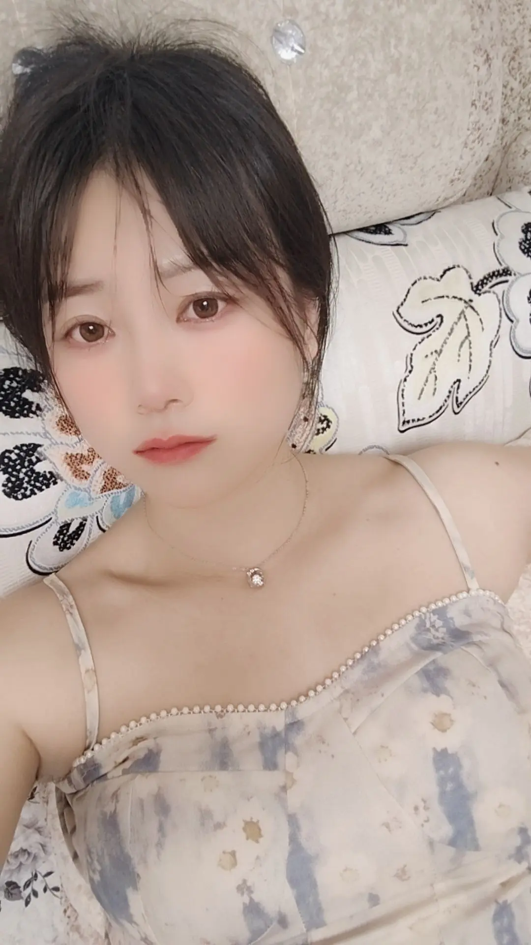 “人总要和不属于自己的东西说再见.”