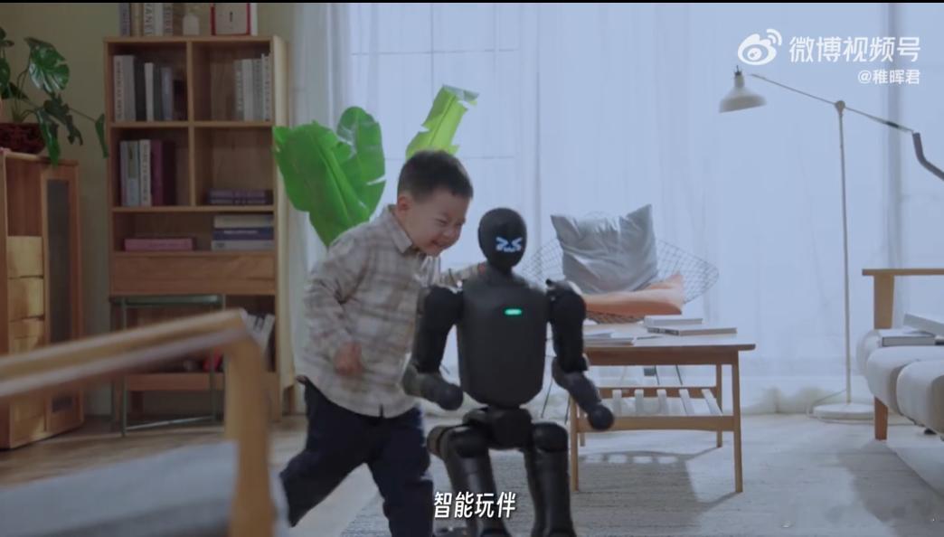 全球首款全身力控小尺寸人形机器人来了 稚晖君这次真的把未来塞进了背包里了。全球最