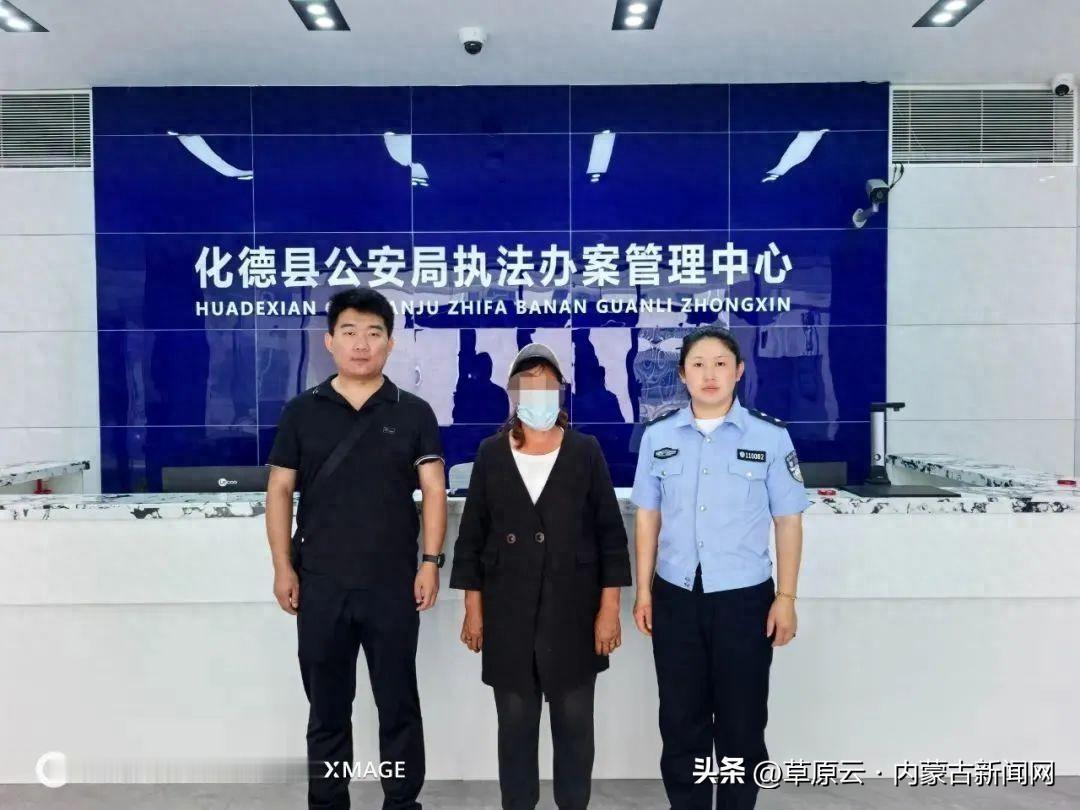 “抓得好！”内蒙古，女子骑自行车出门，看到路上有婚车，她竟然直接冲上去，将婚车拦