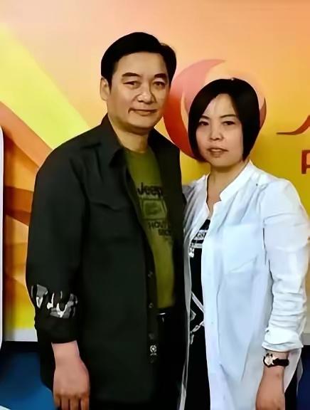 1985年，安徽21岁战士壮烈牺牲，战友方海鹰放弃上军校，替他尽孝，父母感动得泪