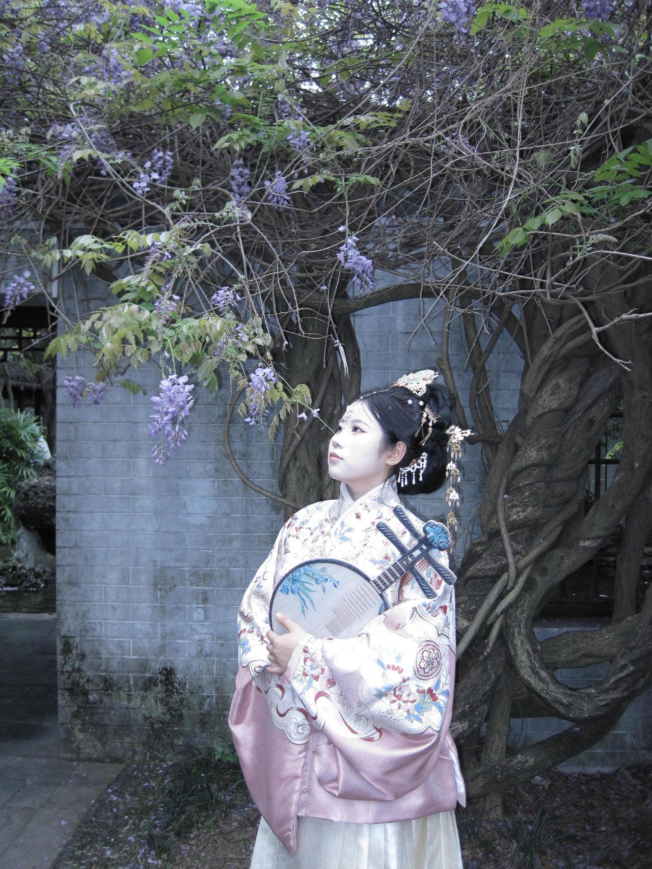 中华园随手一拍汉服约拍 春天和汉服相遇到底有多美 生命感写真 汉服融入山河的宿命