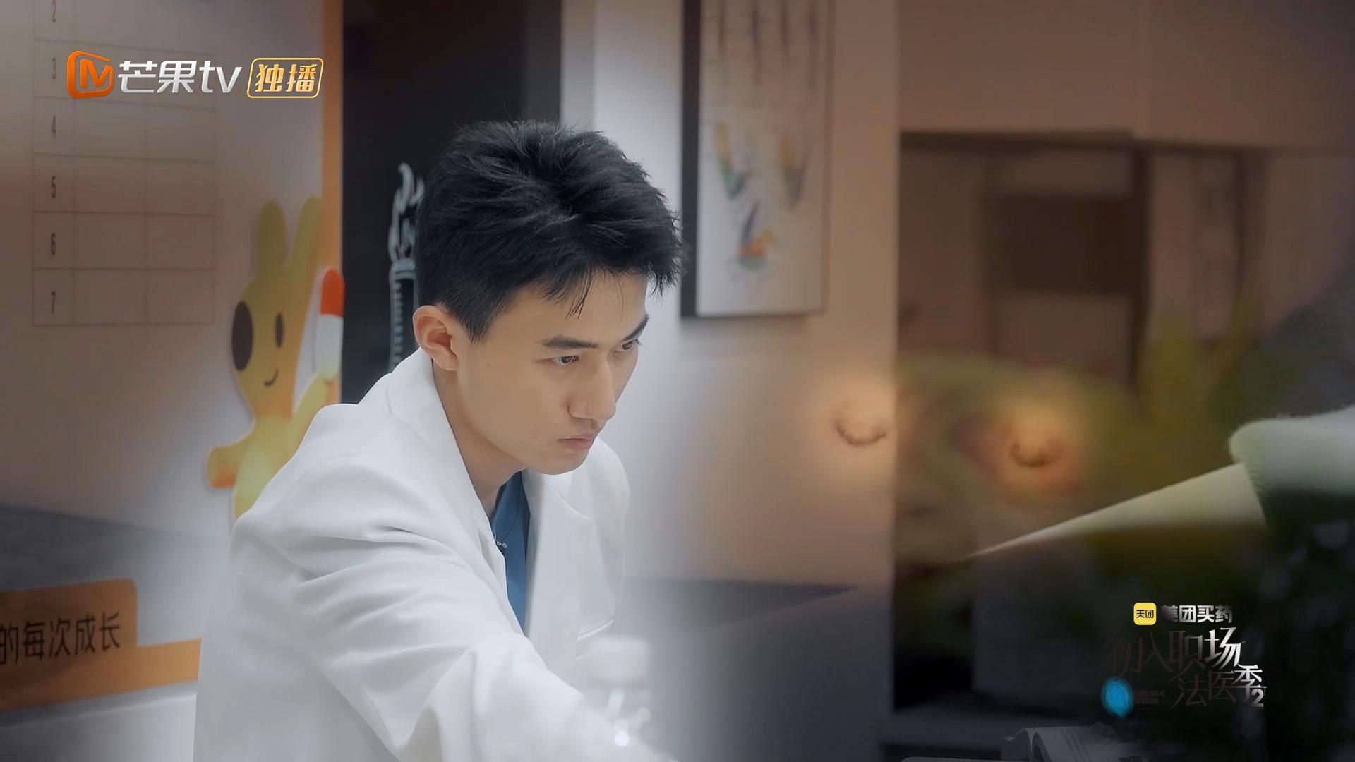 #刘成篪率先找到关键致伤物# 刘成篪在这一期节目中的表现实在是令人惊喜了，快速的