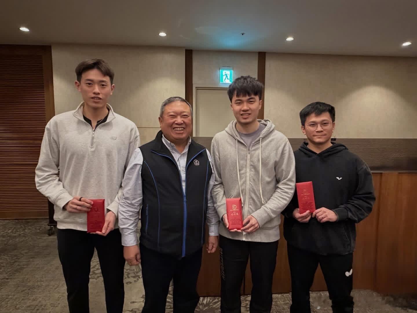 宏道基金会为林昀儒及教练颁发奖励金🧧 