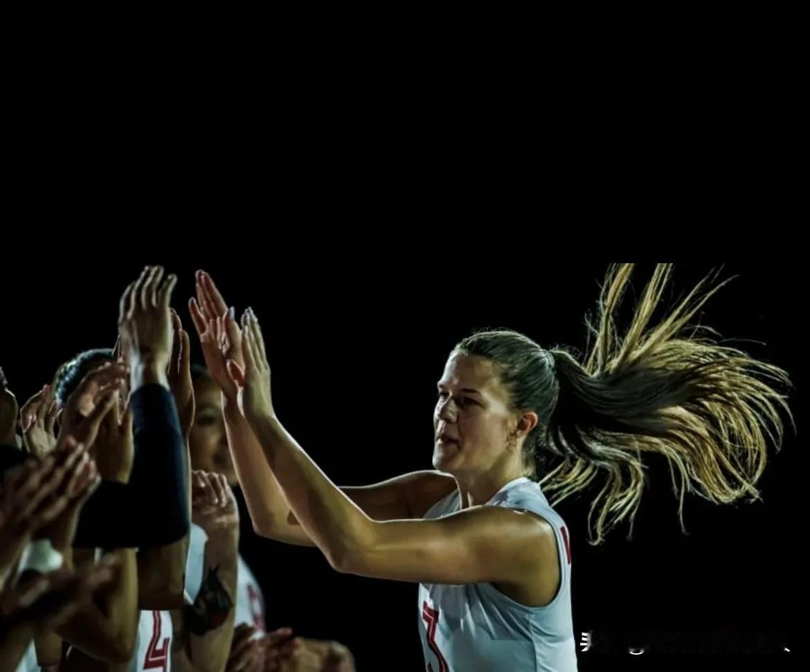 #世界女排2024VNL# 
2024世界女排联赛第一周巴西站，加拿大女排3-0