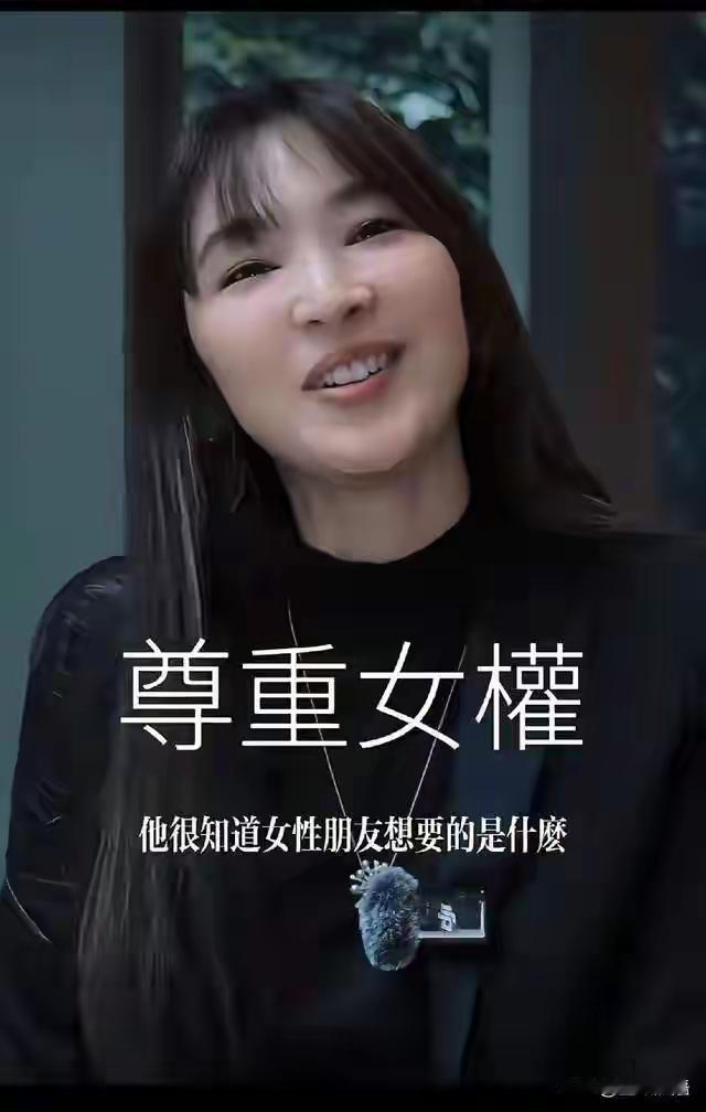 天呐，岁月着实是把杀猪刀，昔日顶着“九头身美女”光环的吴佩慈，如今竟泯然于普通路