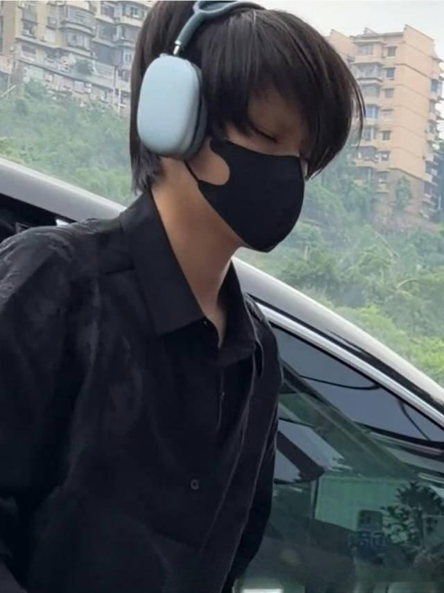 王橹杰眉毛呢 王橹杰眉毛去哪儿了？全网开启寻眉启事！王橹杰眉毛哪儿去了