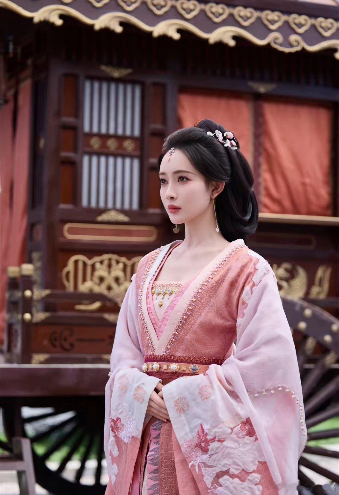 要给百花杀衣服设计师打电话怎么就有这么聪明的人用衣服特色来表达角色成长，孟子义的