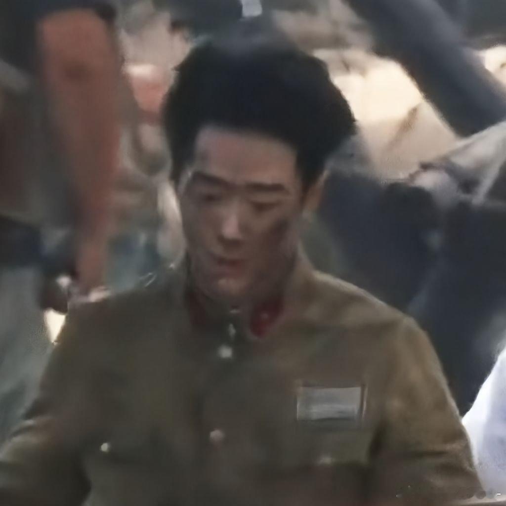 笑死我了 任少白是跟藏海挖地道去了吗 咋把少白炸成少黑了[允悲][允悲] ​​​